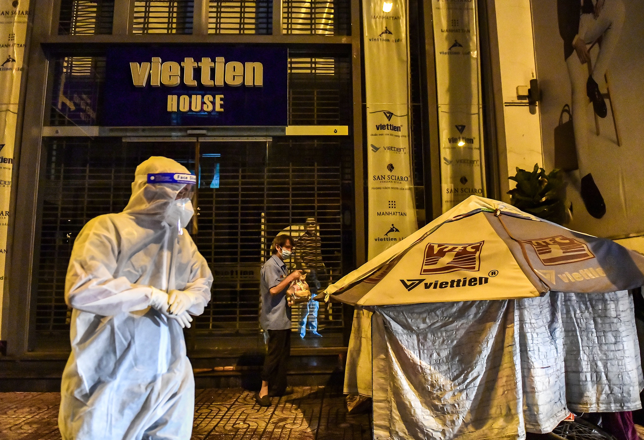 tang qua Covid anh 13