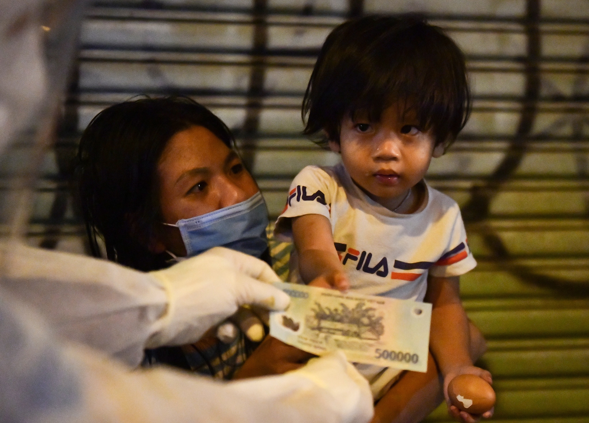 tang qua Covid anh 14