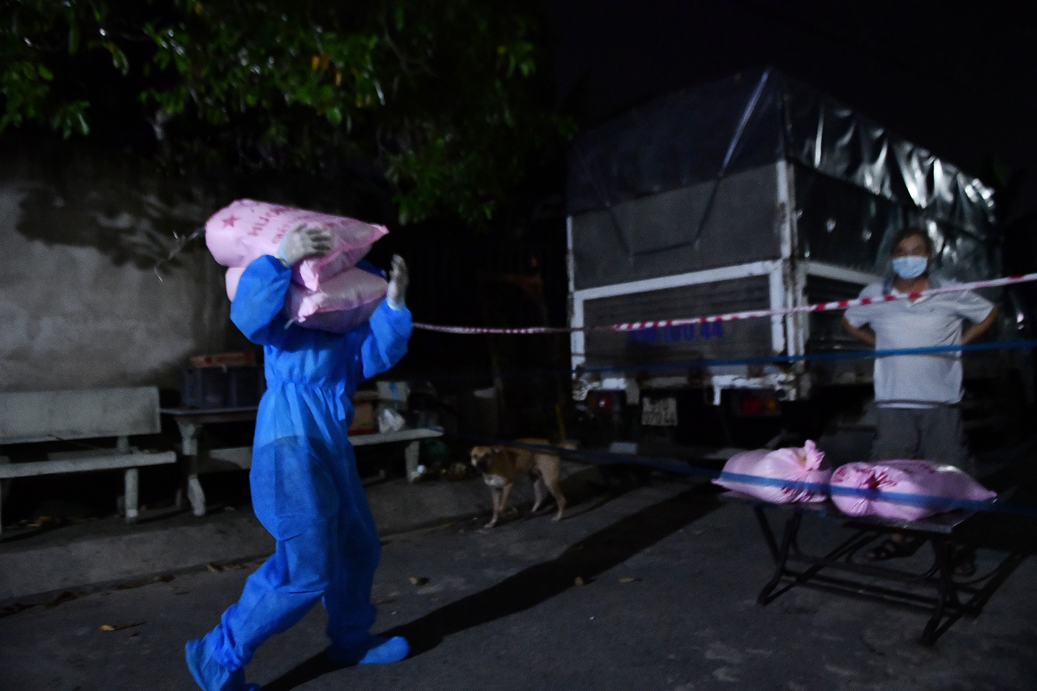 tang qua Covid anh 9