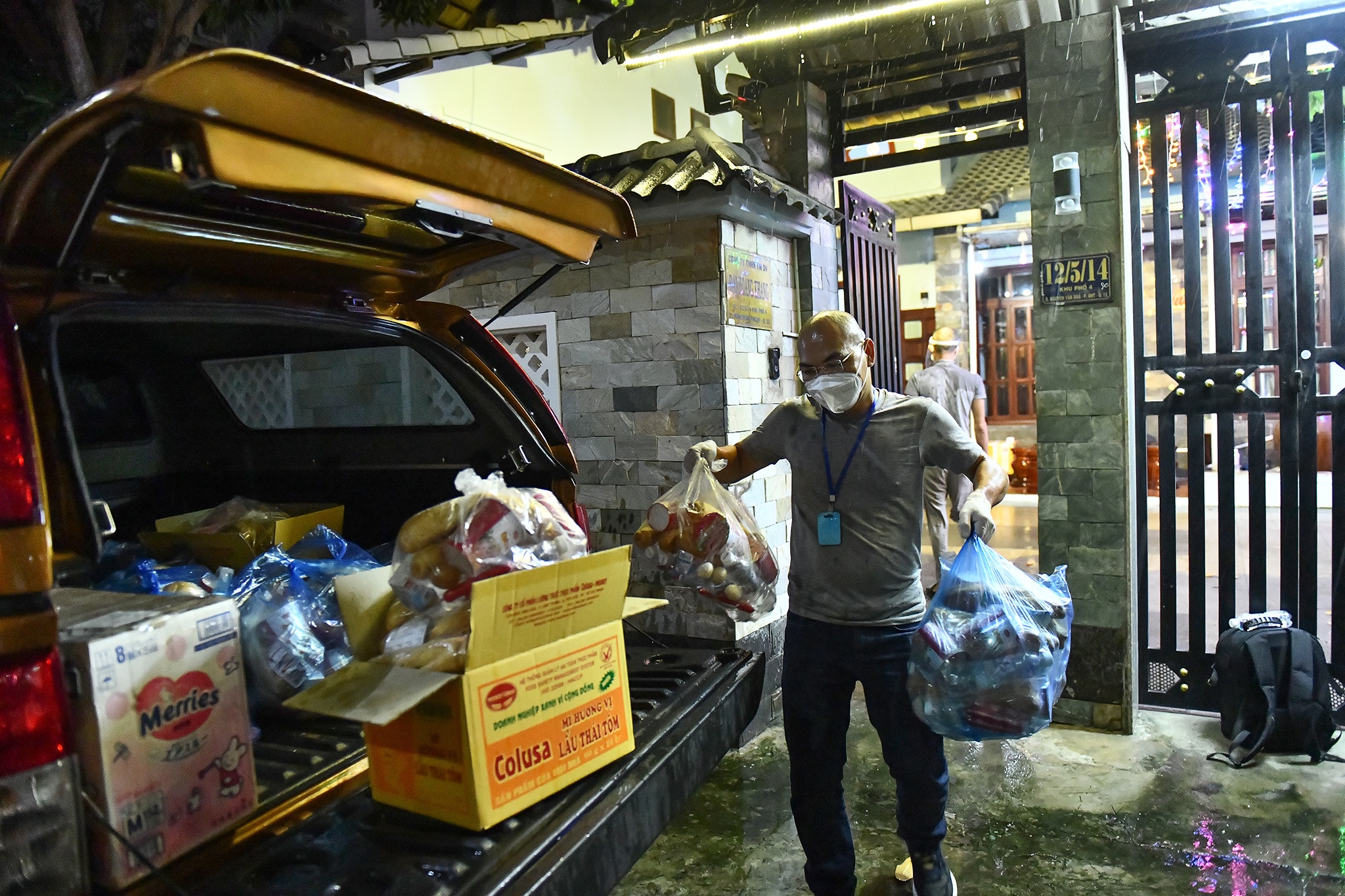 tang qua Covid anh 2