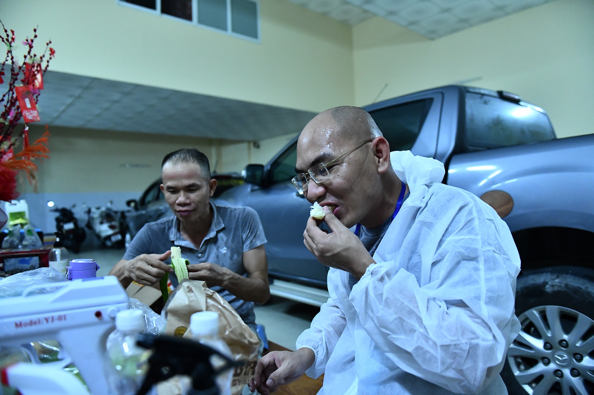 tang qua Covid anh 17