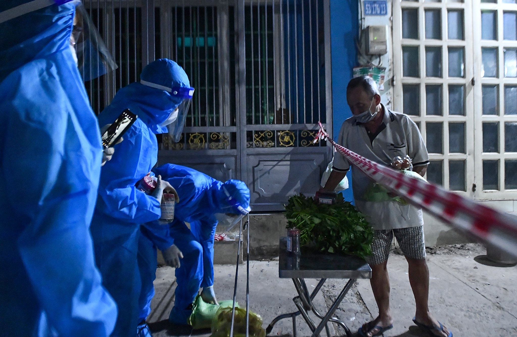 tang qua Covid anh 10