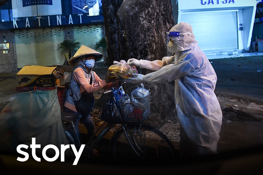 Hanh trinh trao yeu thuong mua dich cua ‘ong but tu thien’ hinh anh