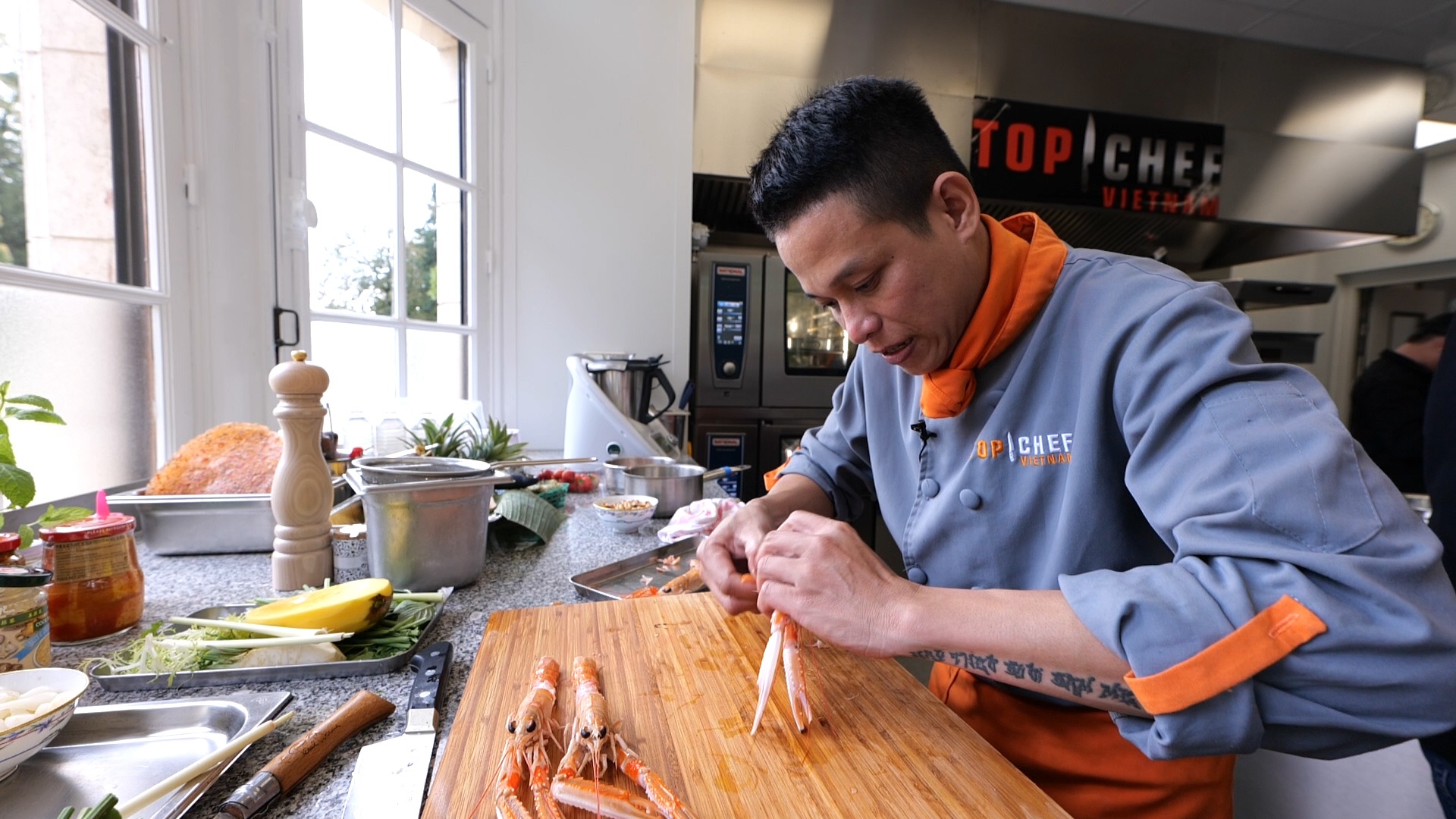 Pho tom hum giup dau bep Viet thang giai dau am thuc tai Phap hinh anh