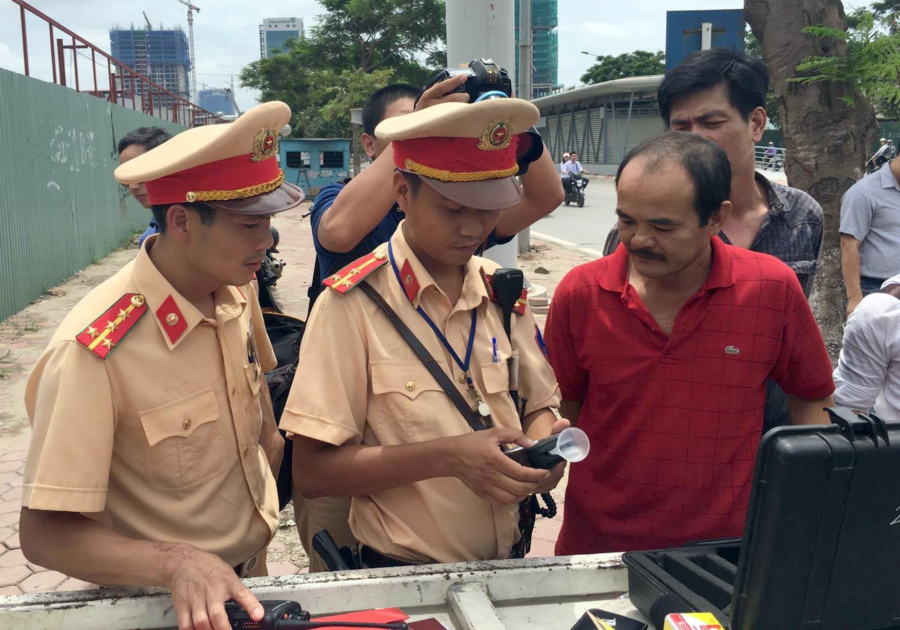 uống rượu lái xe gây tai nạn ảnh 3 uong ruou lai xe gay tai nan anh 3