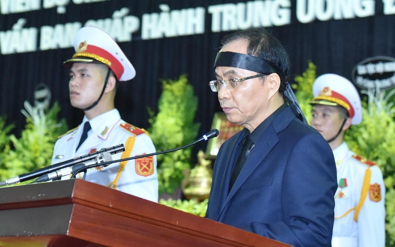 Con trai dai tuong Le Duc Anh noi ve 'gia tai do so' cua ba de lai hinh anh