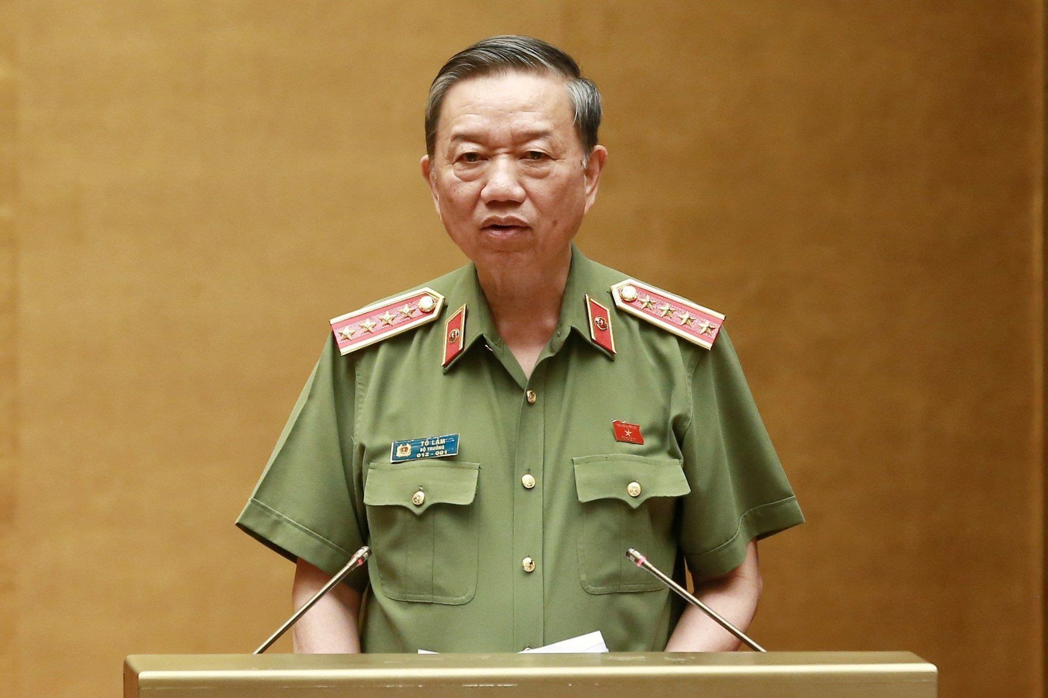 Bo truong tra loi chat van anh 2