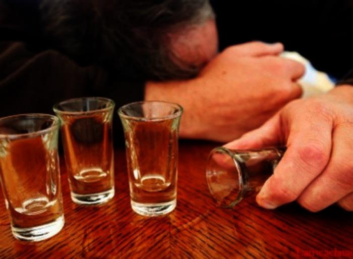 Chinh sach co hieu luc tu thang 6: Khach say xin bi cam len may bay hinh anh