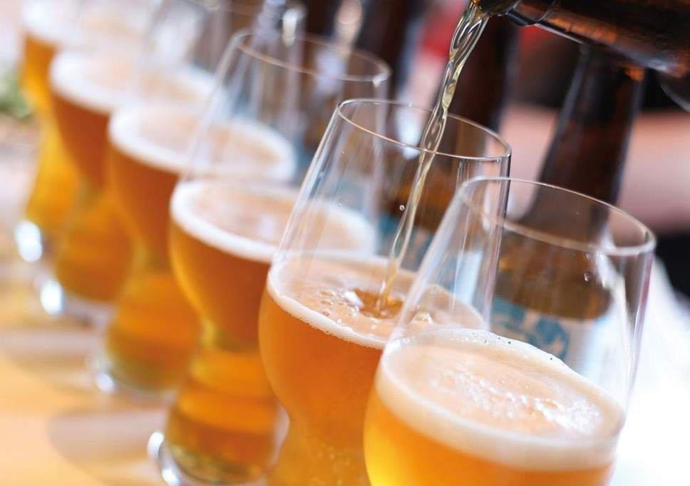 Quoc hoi thong nhat khung gio cam quang cao ruou, bia hinh anh