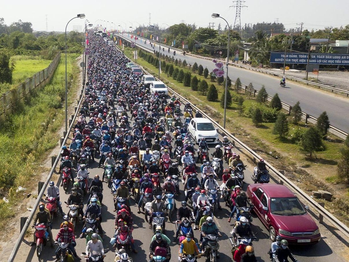 Bo truong Giao thong Nguyen Van The tra loi chat van hinh anh