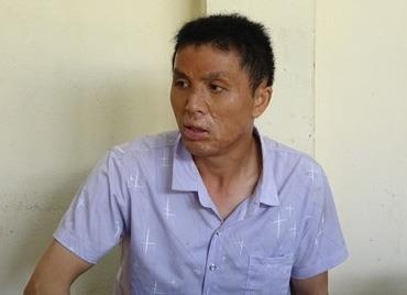 Con re nguoi nuoc ngoai sat hai me vo roi bo tron hinh anh