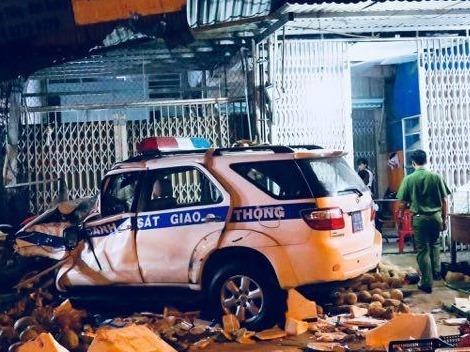 Khoi to vu thieu uy CSGT tong chet thanh nien dung truoc hien nha hinh anh