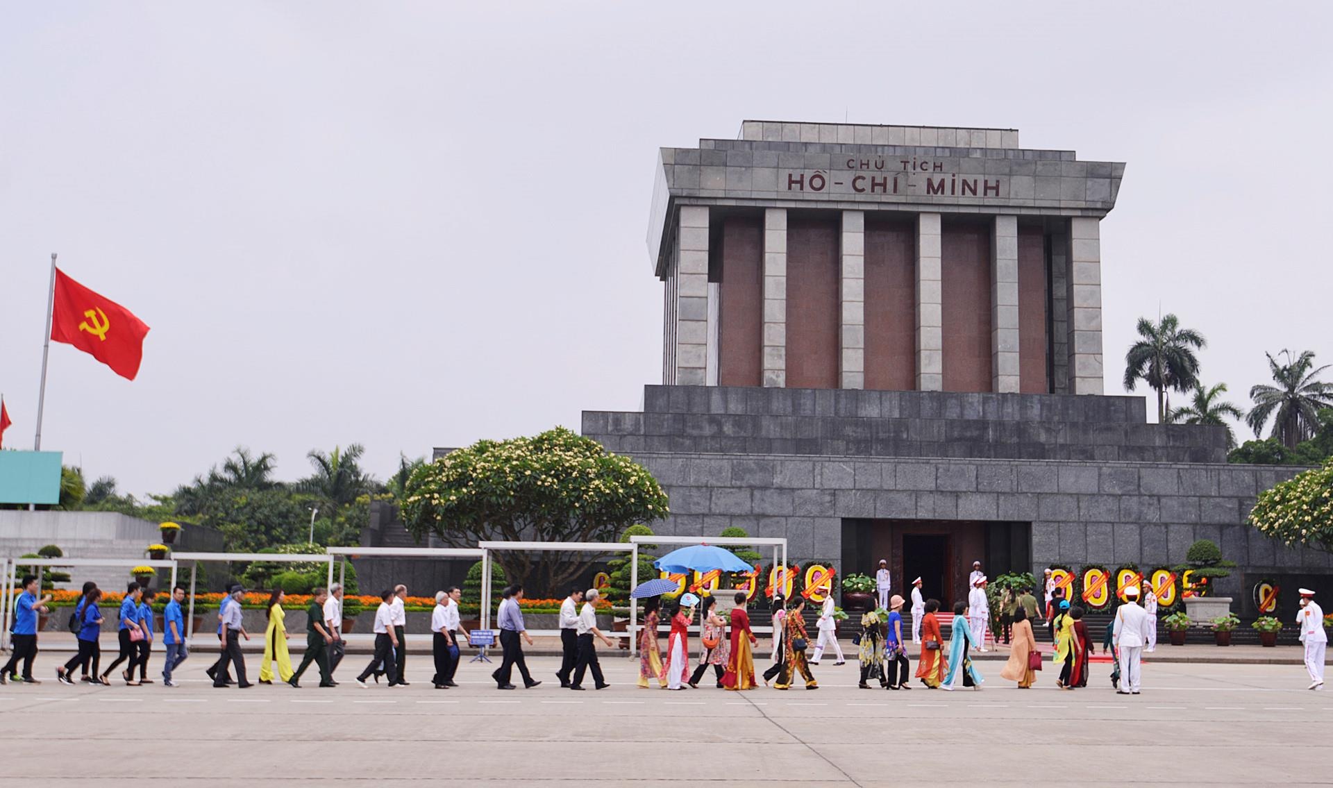 Thi hai Chu tich Ho Chi Minh anh 1
