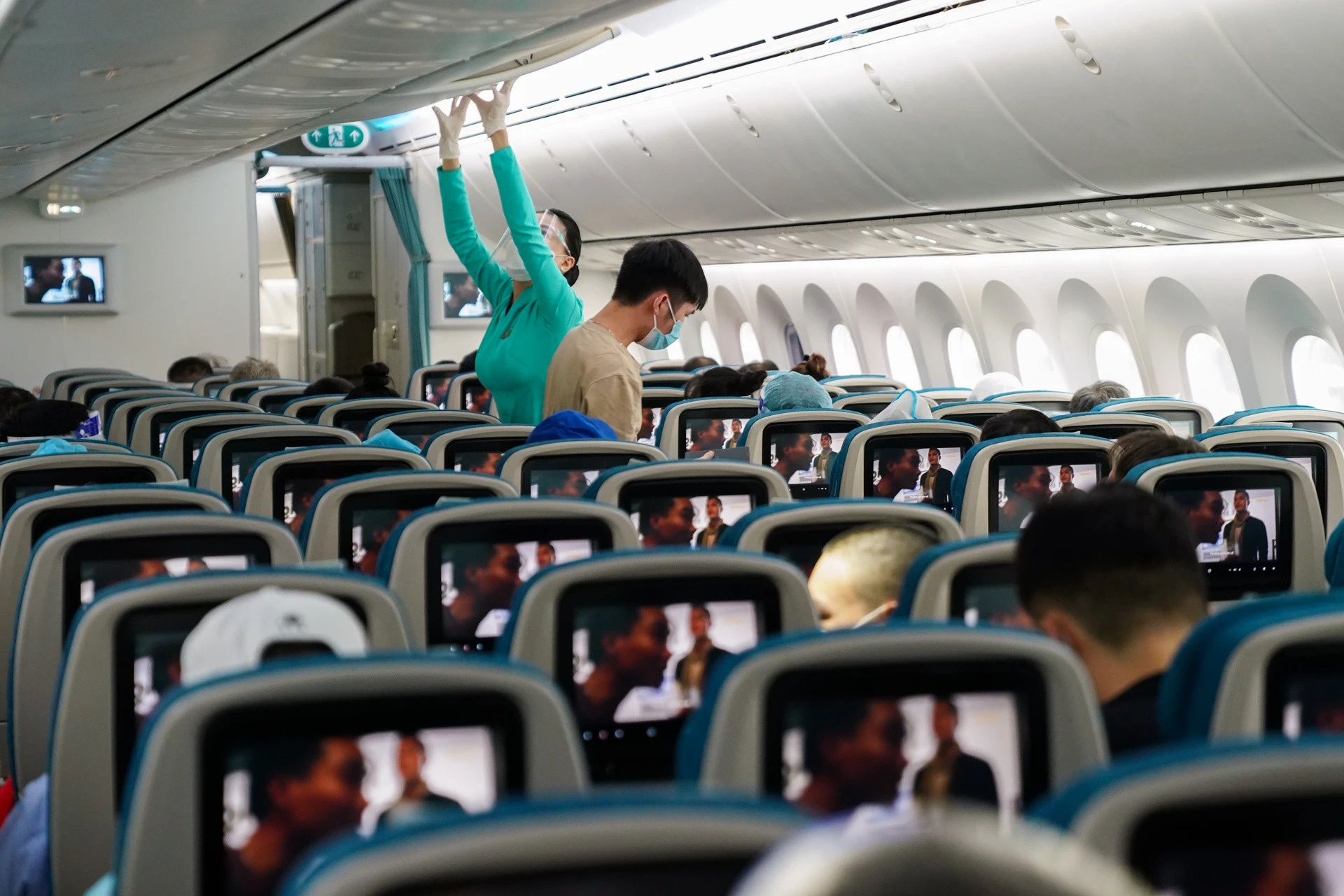 Chinh phu doc thuc khoi phuc chuyen bay thuong mai quoc te hinh anh