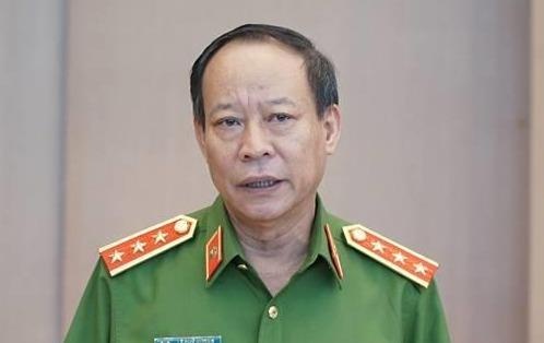 Thu truong Bo Cong an 'than' kho voi quy dinh tam hoan xuat canh hinh anh