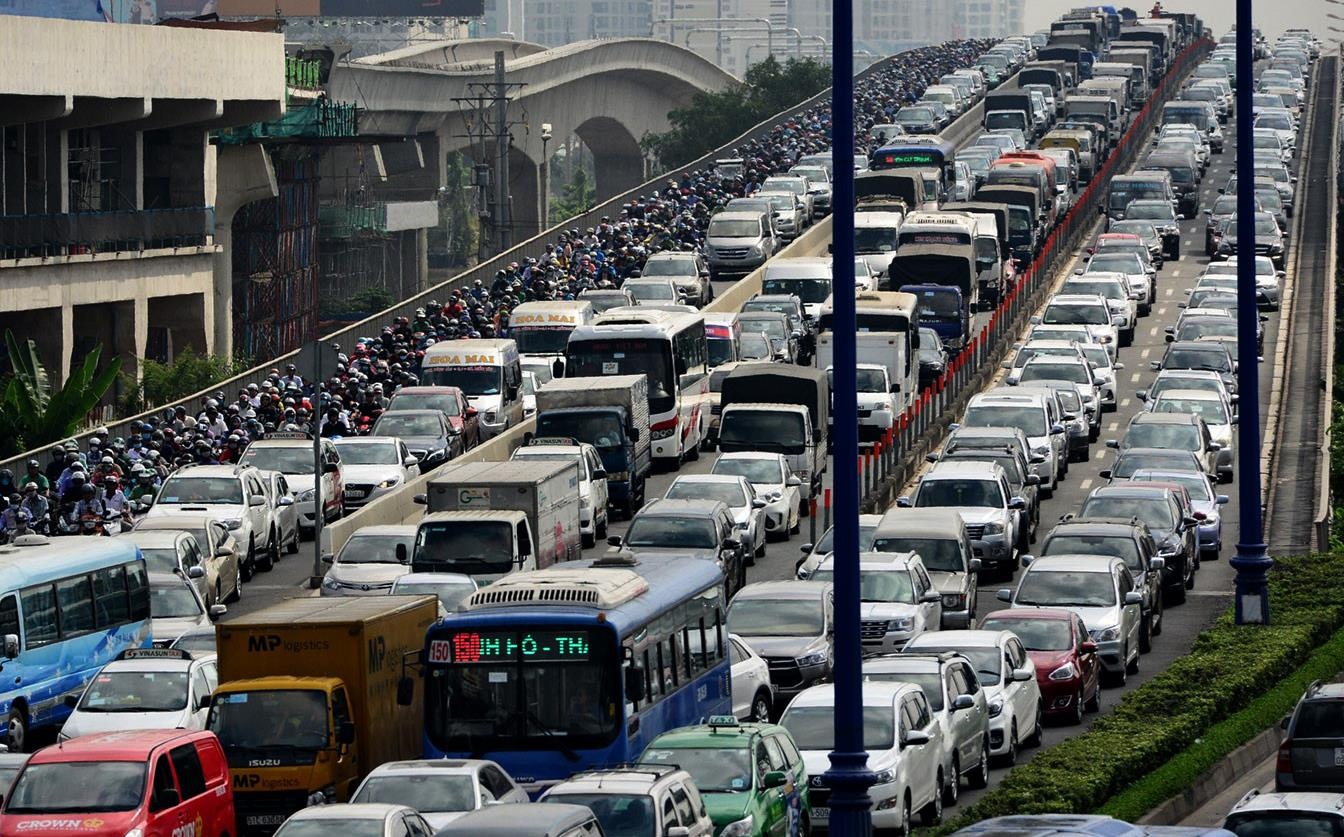 Thu tuong yeu cau TP.HCM xem lai de xuat thu phi oto vao trung tam hinh anh