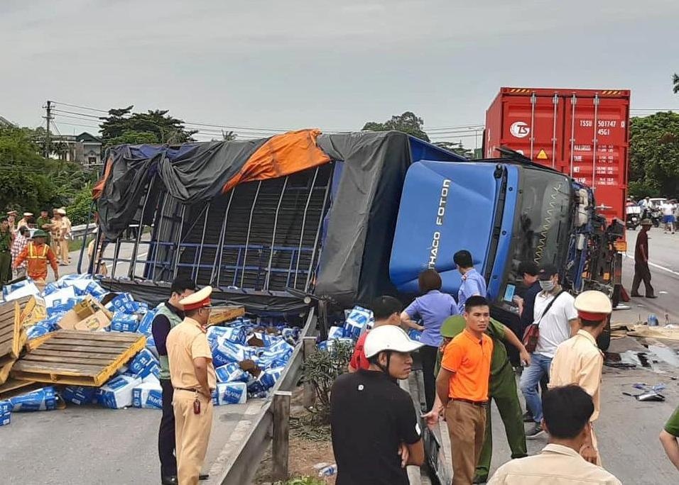 Xe tai de chet 5 nguoi o Hai Duong: Tai xe khai 'dap phanh khong an' hinh anh