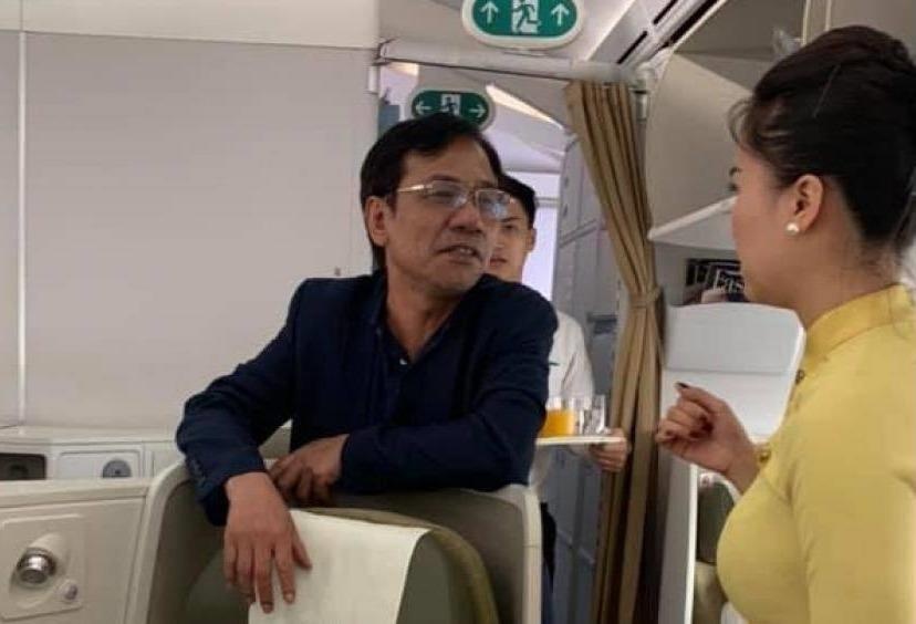 Khach hang thuong gia tiep tuc bi to sam so tiep vien truong hinh anh