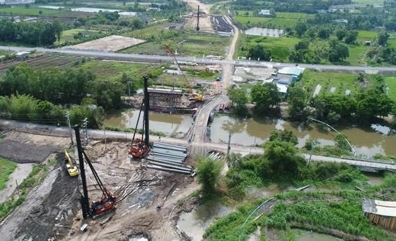 Giao mat bang cho nha dau tu trong thang 8 de lam cao toc Trung Luong hinh anh