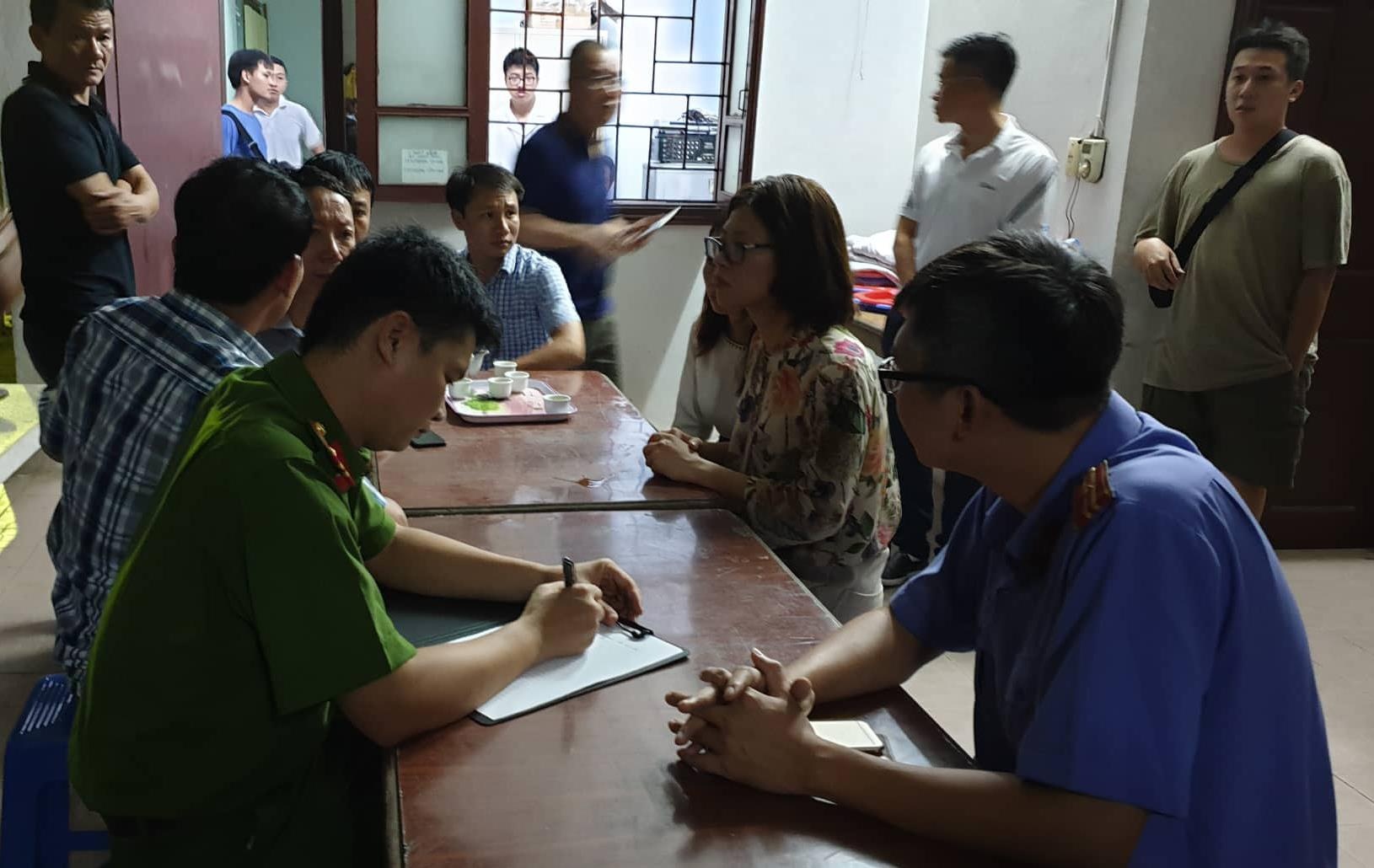 bé trai tử vong vì bị bỏ quên trên xe ảnh 1 be trai tu vong vi bi bo quen tren xe anh 1