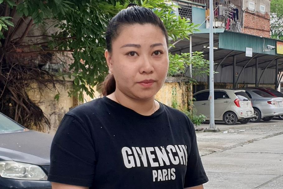 Nu dai uy gay roi san bay anh 2