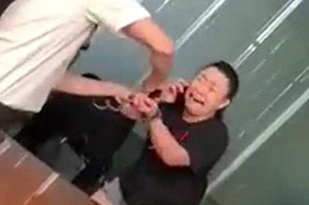 nữ công an chửi nhân viên hàng không ảnh 2 nu cong an chui nhan vien hang khong anh 2