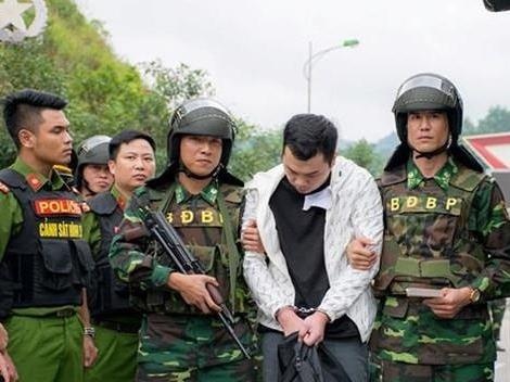 Vi sao phai tra gan 400 nguoi o o bac Our City cho Trung Quoc? hinh anh