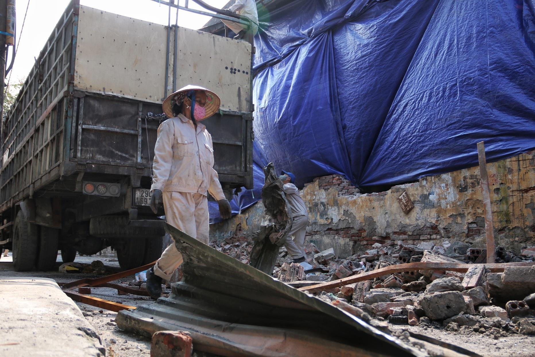 Ha Noi giai thich ket qua kiem tra thuy ngan ‘lech pha’ voi Bo TNMT hinh anh