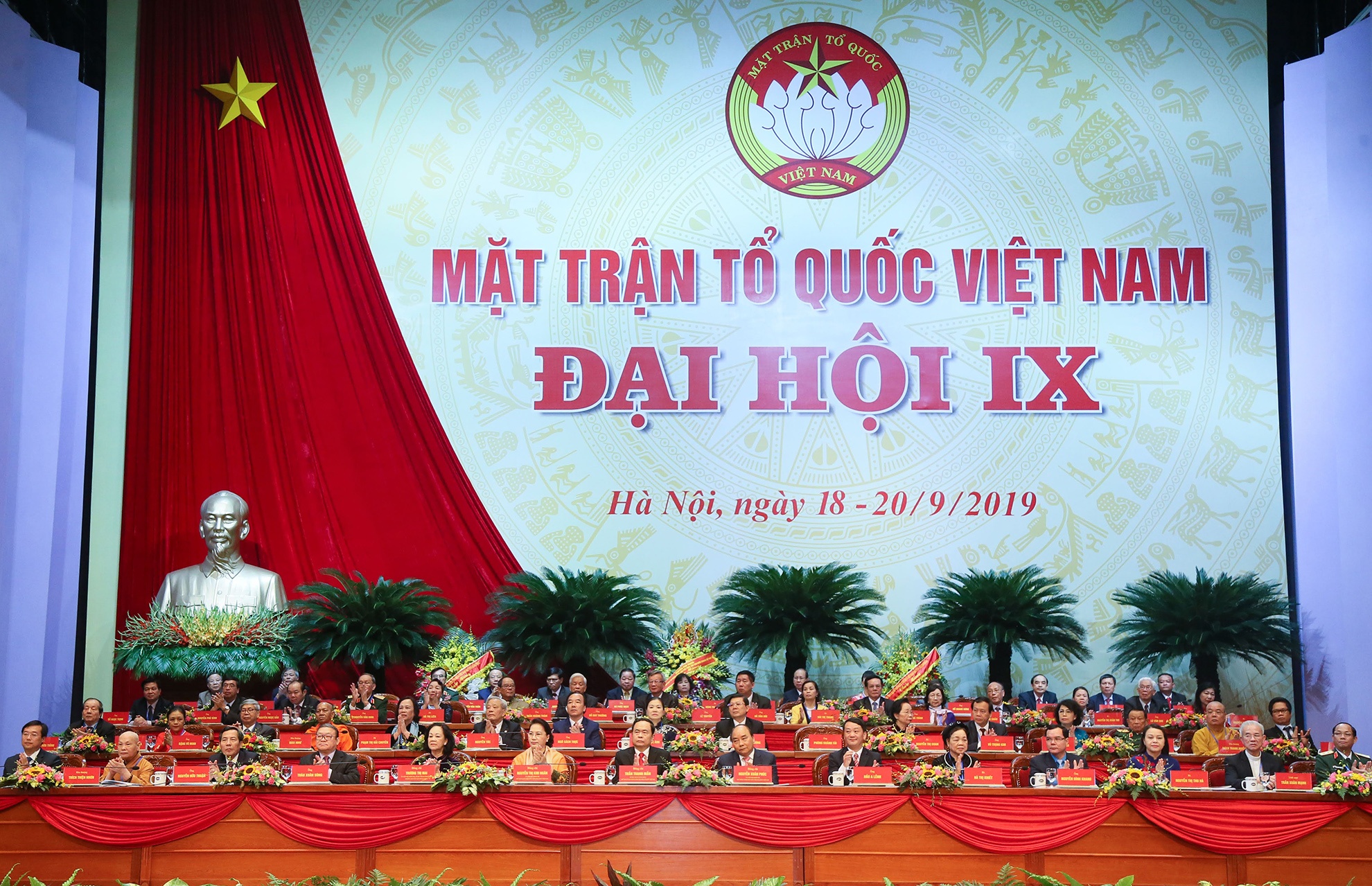 Thu tuong Nguyen Xuan Phuc anh 2