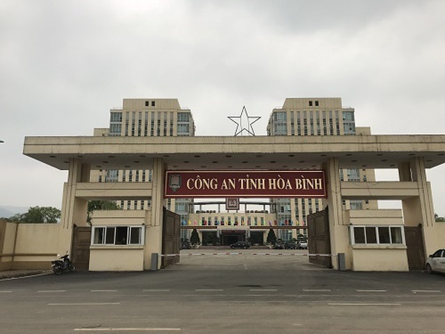 Ky luat Truong phong CSGT Hoa Binh va 6 cong an co con duoc nang diem hinh anh