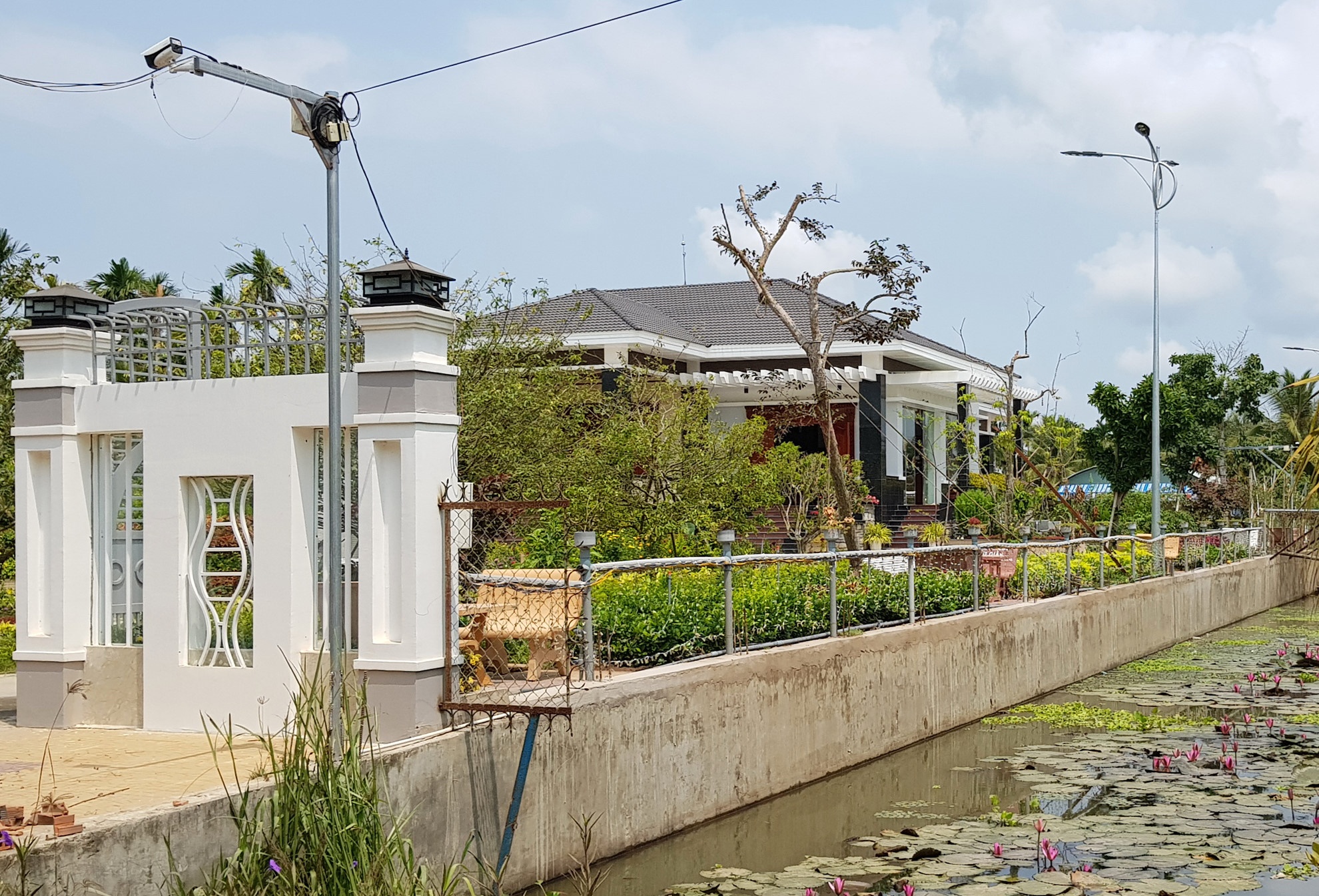 Soc Trang chi gan 1 ty lap camera nha rieng lanh dao anh 1