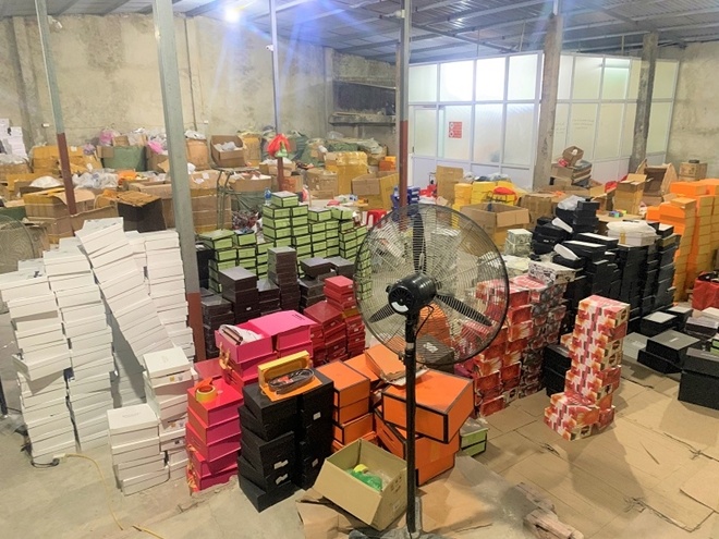 Dot kich kho hang Louis Vuitton, Gucci, Hermes nhap lau o Hai Phong hinh anh