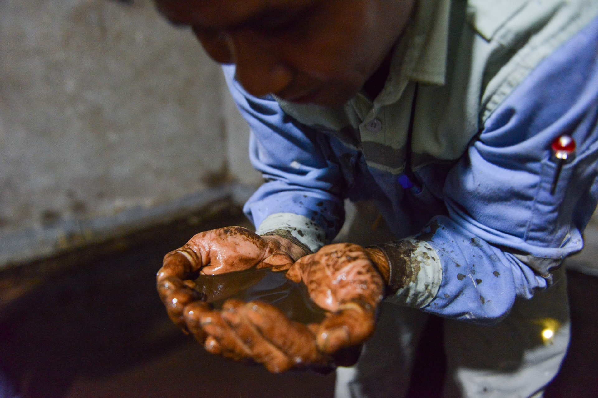 nước sông Đà nhiễm dầu thải ảnh 1 nuoc song Da nhiem dau thai anh 1