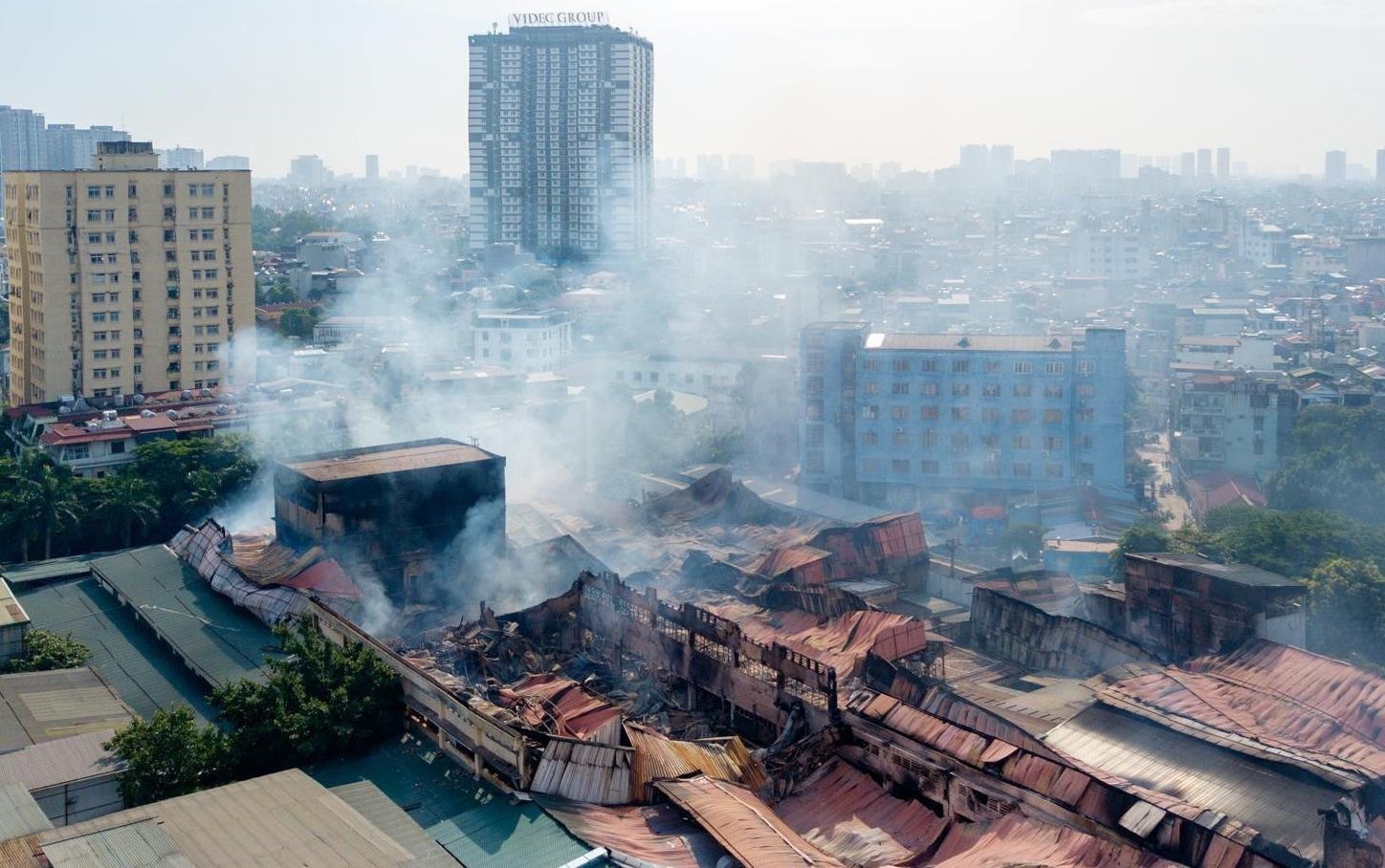 Cu tri bat binh voi nan o nhiem moi truong o do thi hinh anh