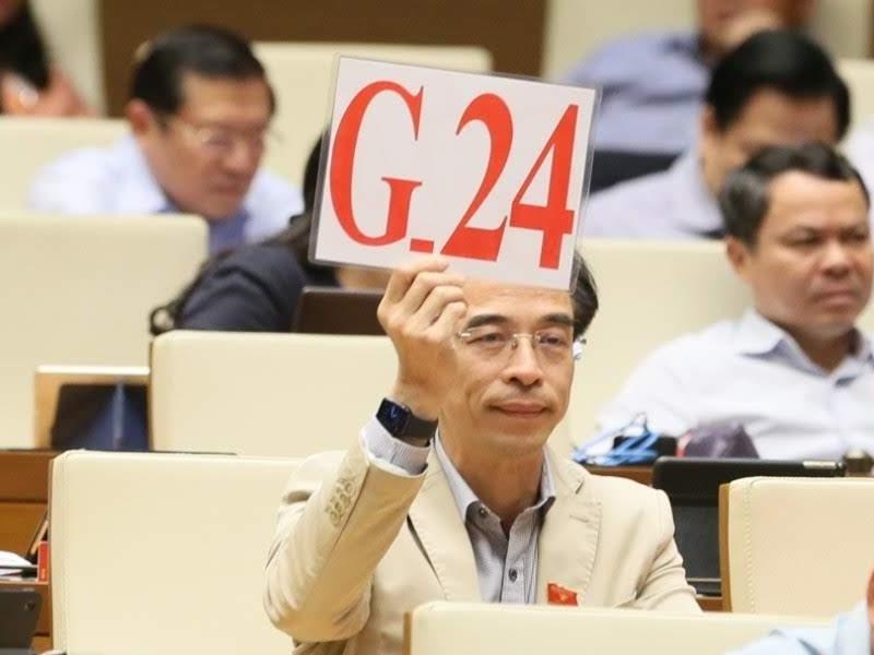 Dai bieu Quoc hoi tranh luan cong chuc hay 'nguoi danh may gioi' hinh anh