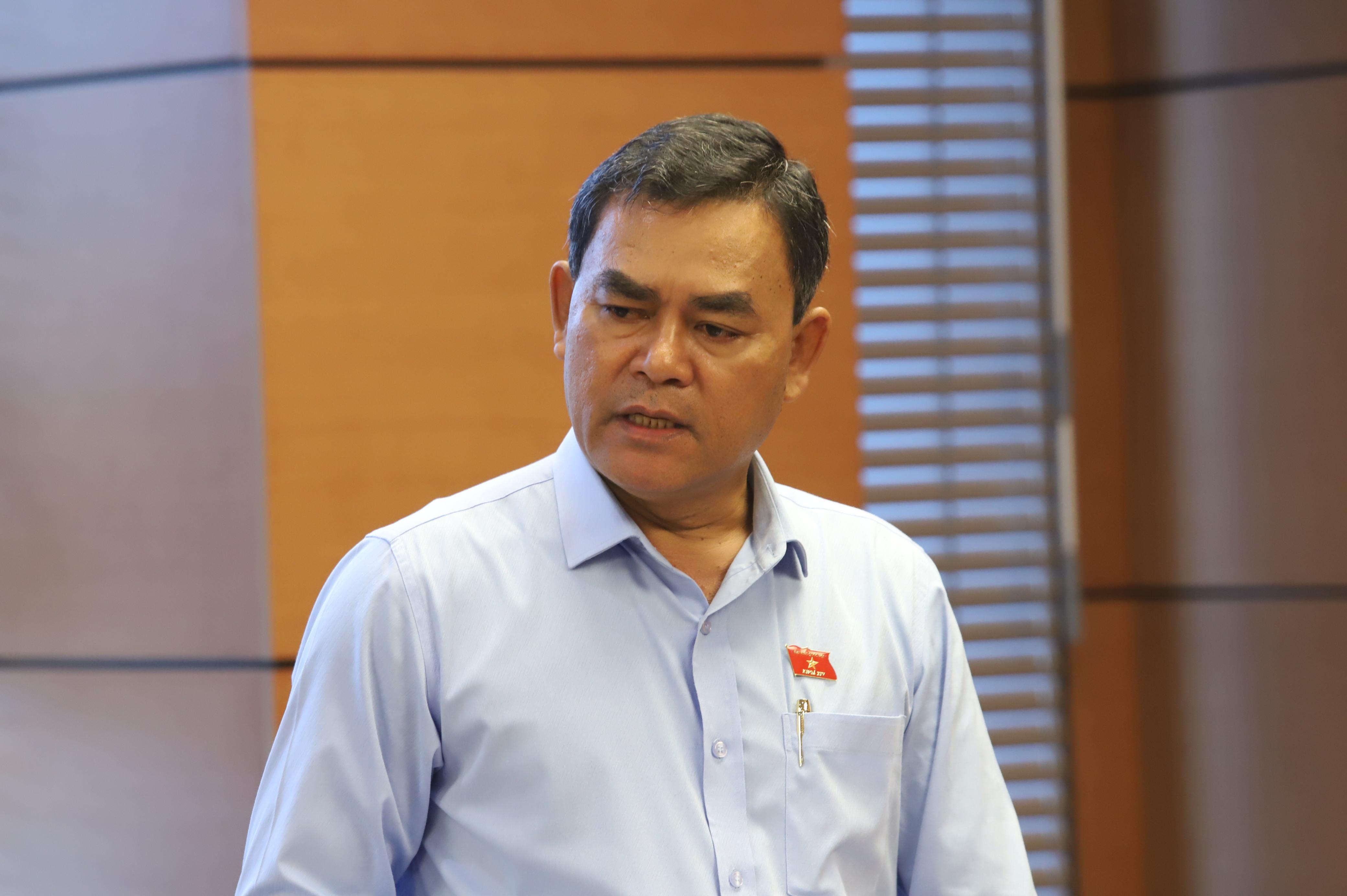 nhan vien goi dau thang tien len truong phong anh 1