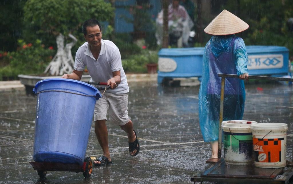 Nuoc sach song Da 'xin loi cung vo nghia' hinh anh