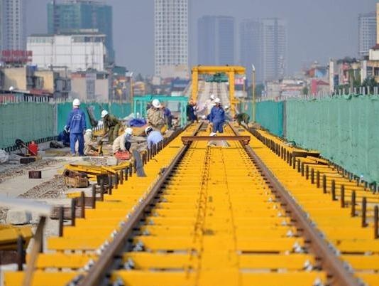 Hang tram cong nhan bo viec vi duong sat Cat Linh cham tien do hinh anh