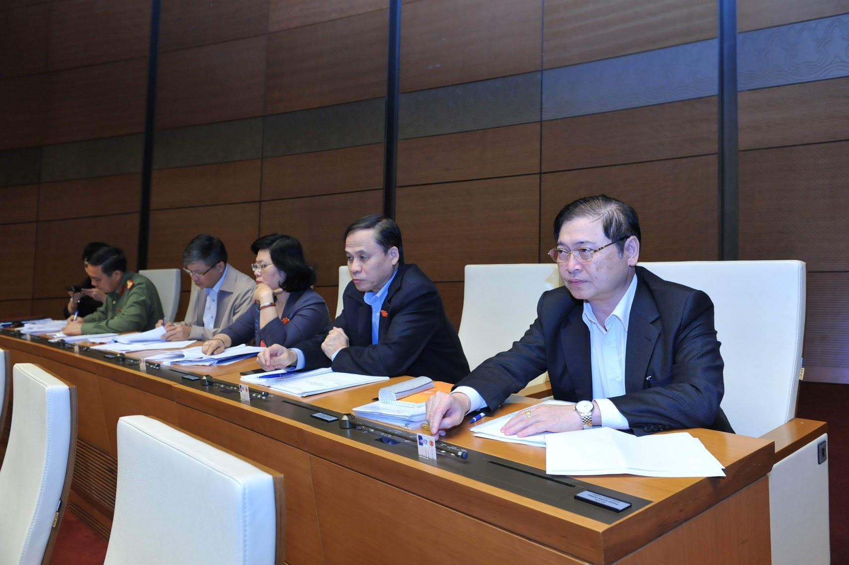 thong qua Bo Luat lao dong anh 1