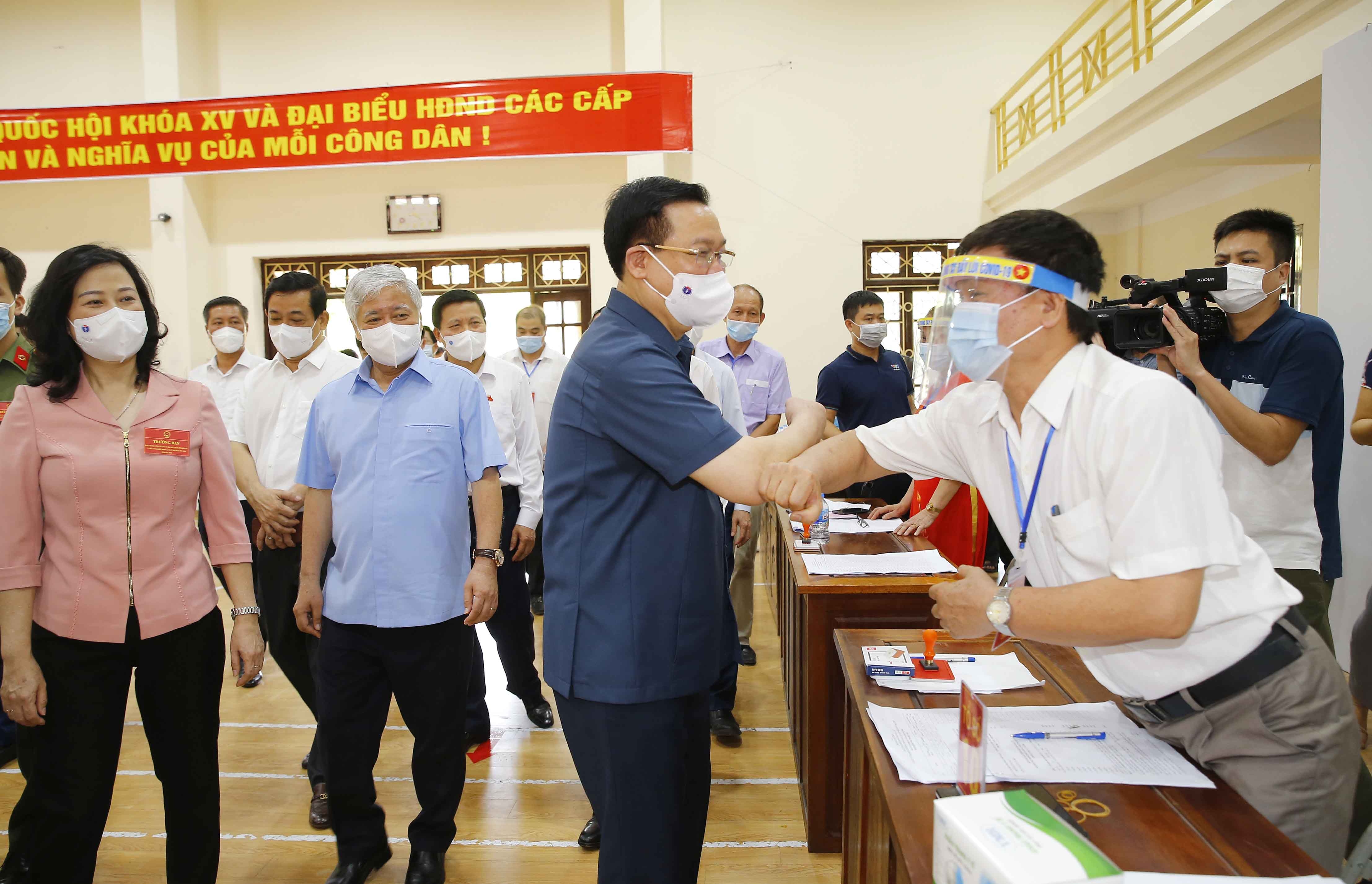 bau cu dai bieu Quoc hoi khoa XV anh 1