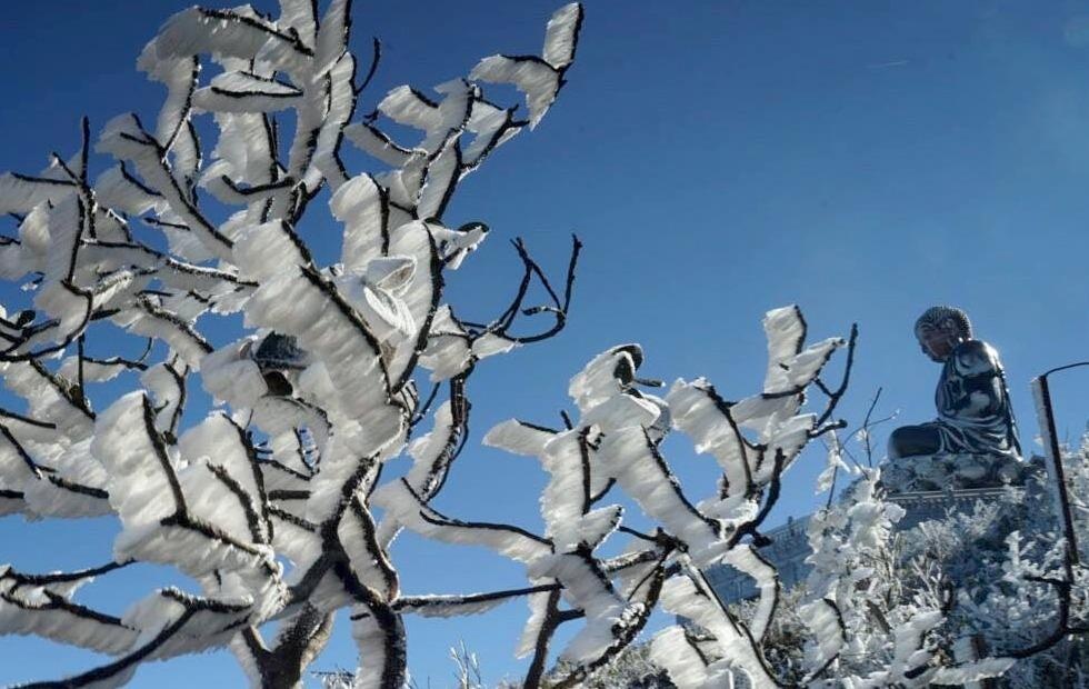 Bang trang xoa tren dinh Fansipan hinh anh