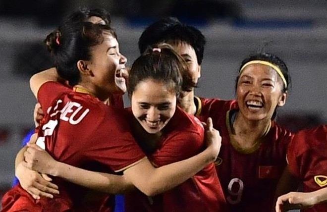 Moi cau thu bong da nu Viet Nam duoc Chinh phu ho tro 100 trieu hinh anh