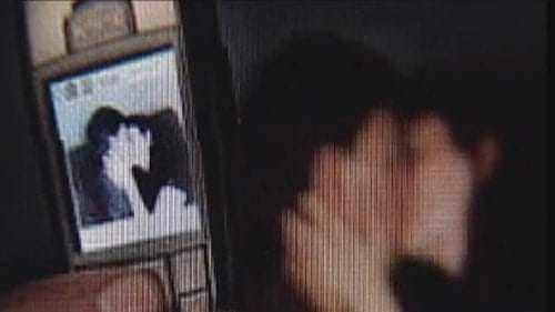 Co gai 19 tuoi doa tung clip 'nong' tong tien nguoi tinh U70 hinh anh