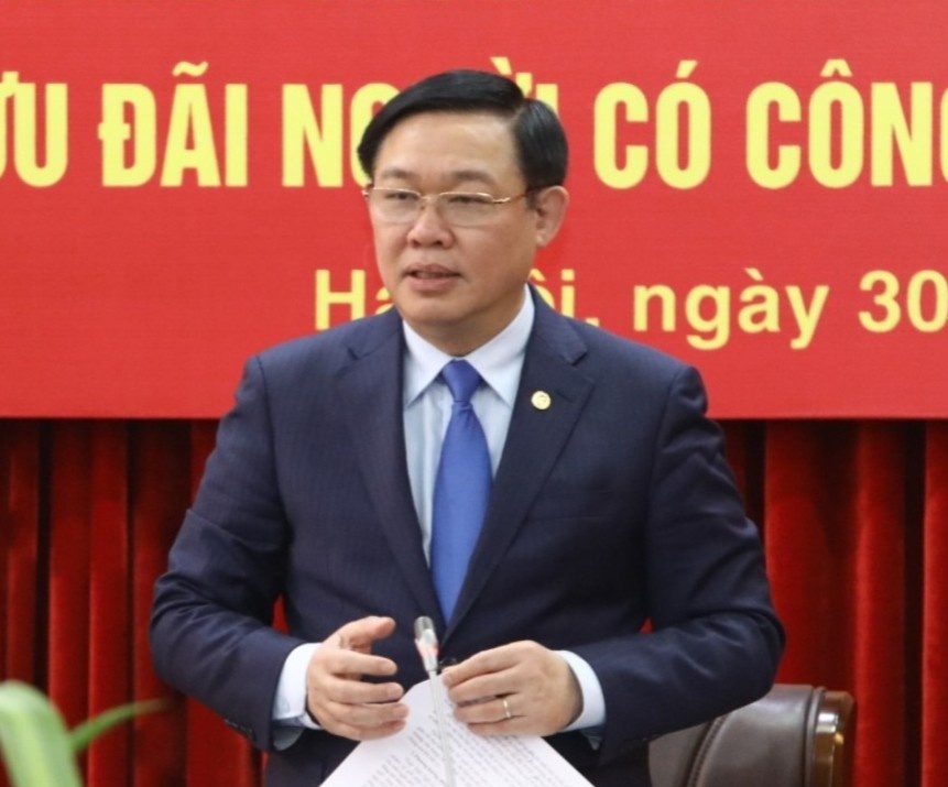 Trinh Bo Chinh tri xem xet, quyet dinh de an tien luong moi trong 2020 hinh anh