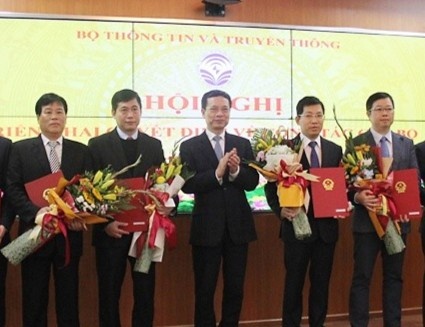 Bo TT&TT bo nhiem, luan chuyen 13 can bo hinh anh