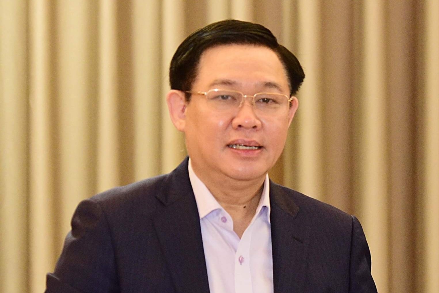 Bi thu Ha Noi: Yeu thuong nhau thi phai gian cach xa hoi hinh anh