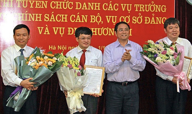 Ban To chuc Trung uong thi tuyen lanh dao anh 1