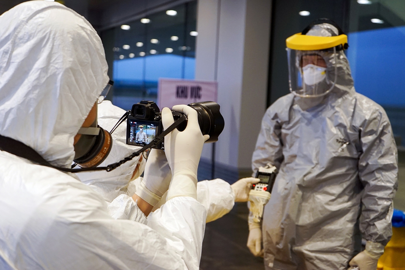 Tam ngung mien thi thuc voi cong dan Italy hinh anh