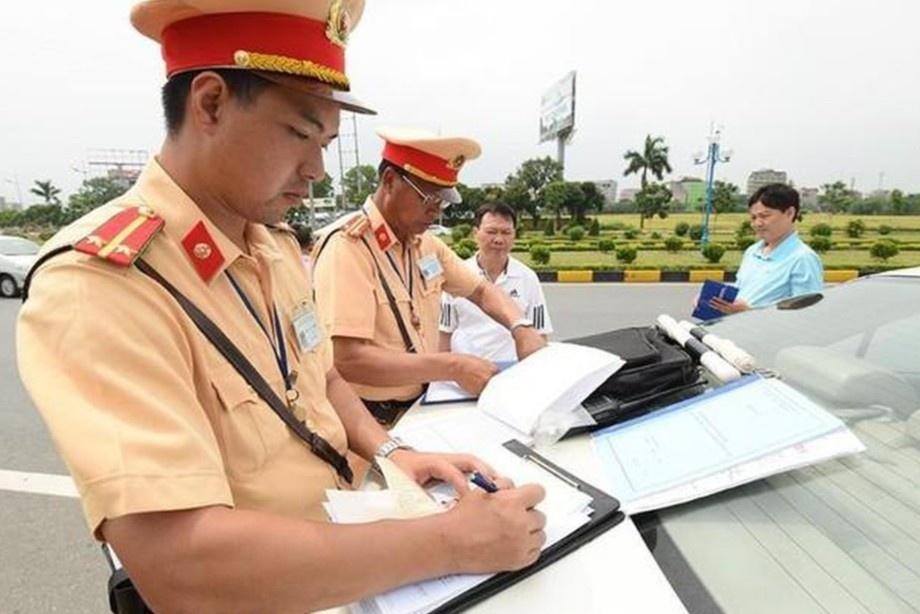 Sap thi diem nop phat vi pham giao thong qua mang hinh anh