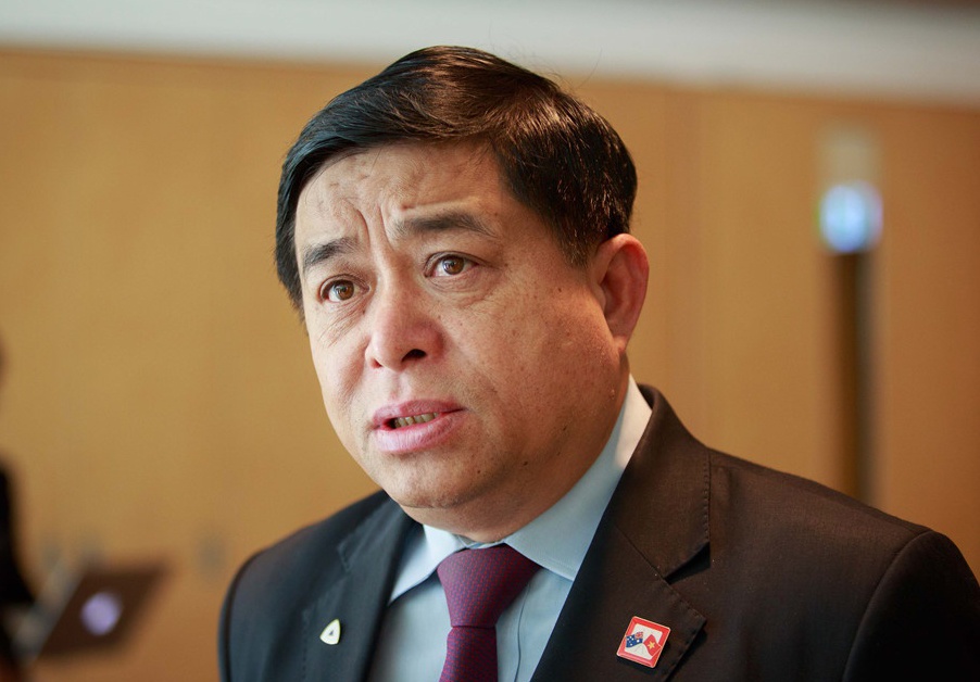 Bo truong Nguyen Chi Dung 3 lan xet nghiem am tinh voi Covid-19 hinh anh